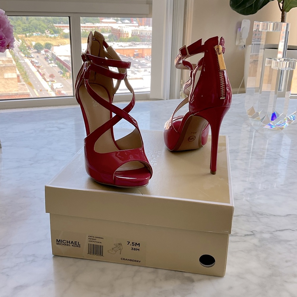 Michael Kors Catia sandal Size 7.5
